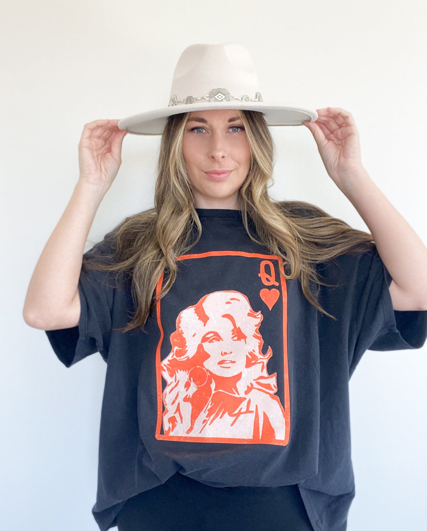 Queen Dolly Graphic T-Shirt