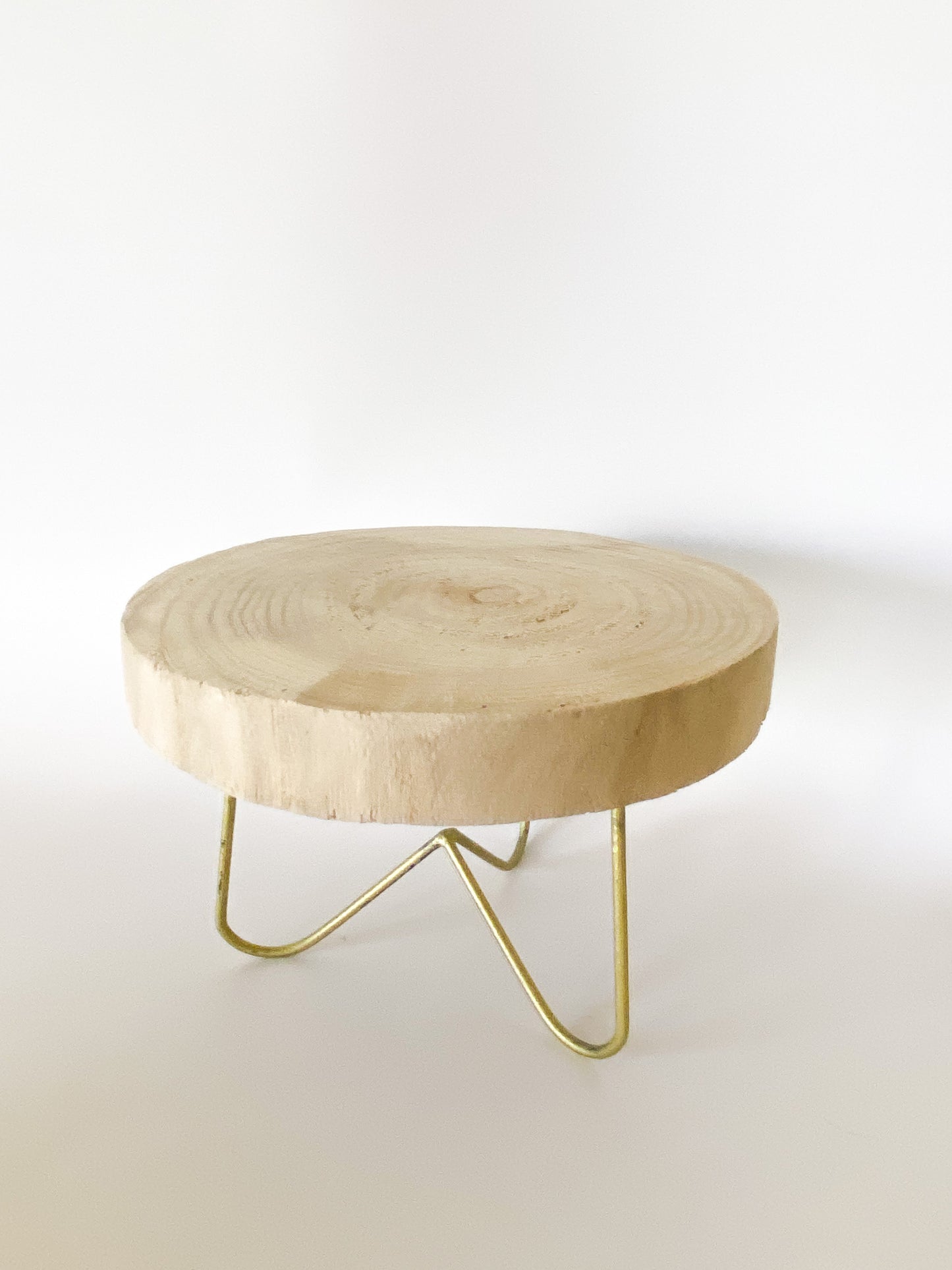 Wood Round and Gold Stand