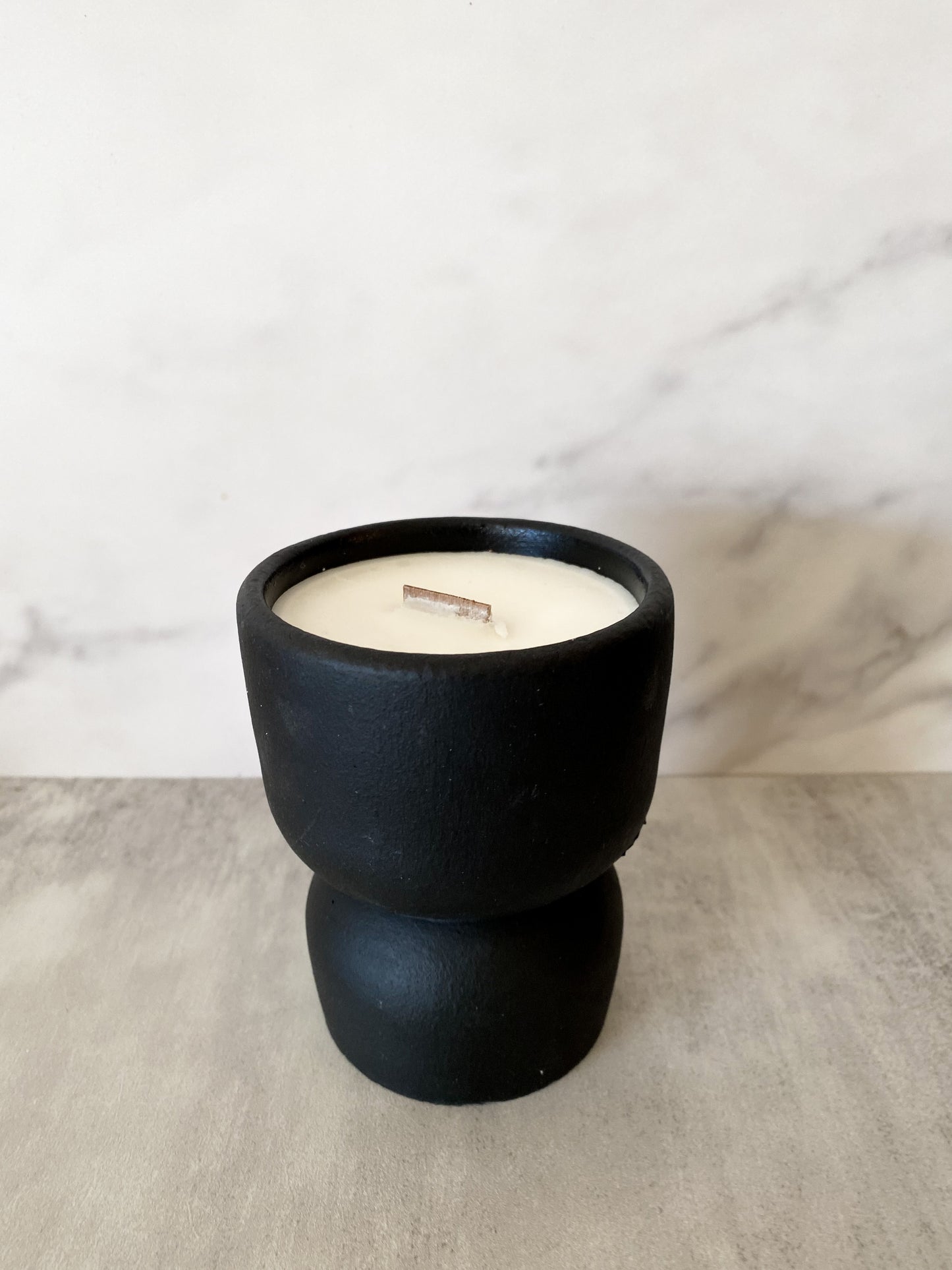 Pedestal Candle Vessel Noir